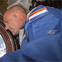Phi hành gia lỡ gọi 911 từ ngoài vũ trụ khiến NASA náo loạn