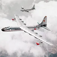 Vì sao có tàu ngầm nguyên tử mà không có máy bay nguyên tử?