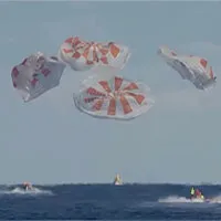 Tàu vũ trụ Crew Dragon trở về Trái đất an toàn