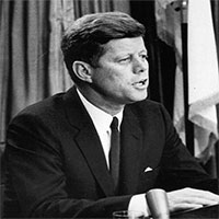 Lạ kỳ Tổng thống Kennedy thoát chết nhờ... một quả dừa