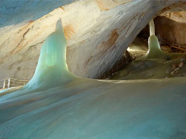 Động Eisriesenwelt Ice