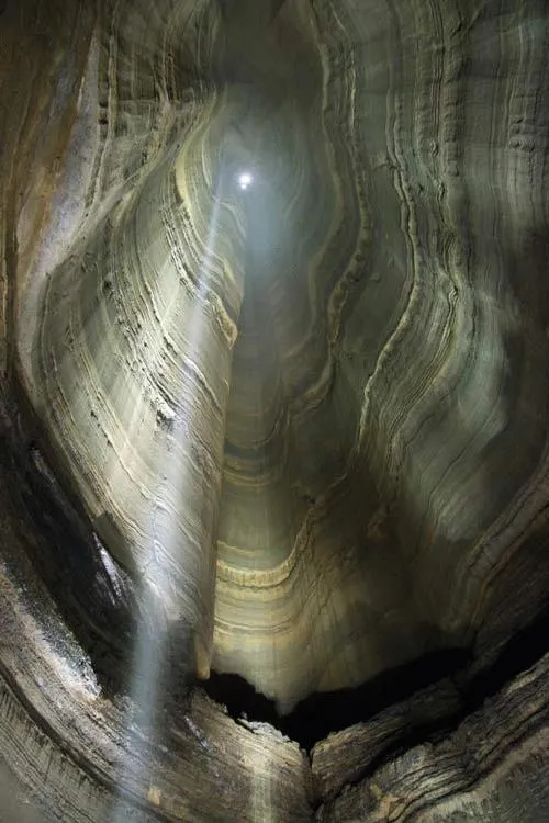 Động Fantastic Pit