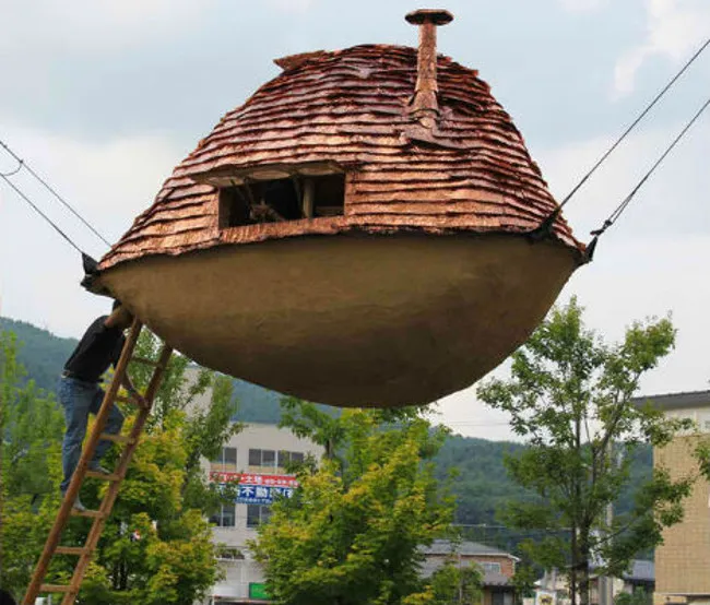 Nhà bay bằng bùn tại Nhật
