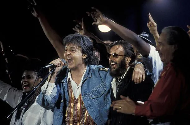 Paul McCartney và Ringo Starr, hai thành viên ban nhạc huyền thoại The Beatles.