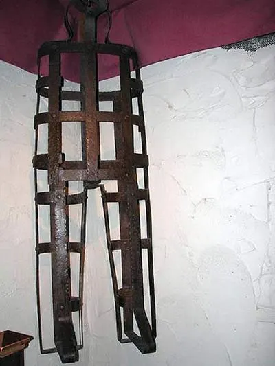 Quan tài sắt