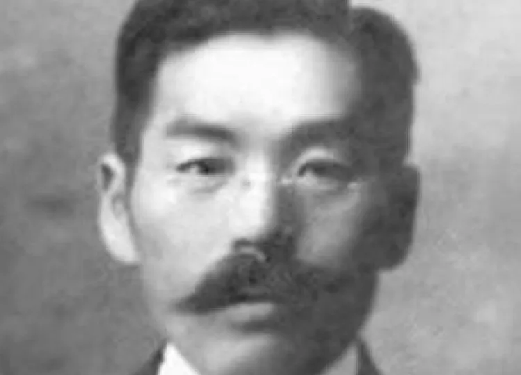 Masabumi Hosono là hành khách duy nhất người Nhật liều mạng nhảy xuống tàu cứu hộ và thoát chết.