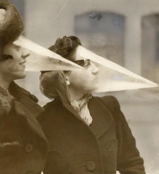 Mặt nạ chống bão tuyết ở Canada năm 1939.