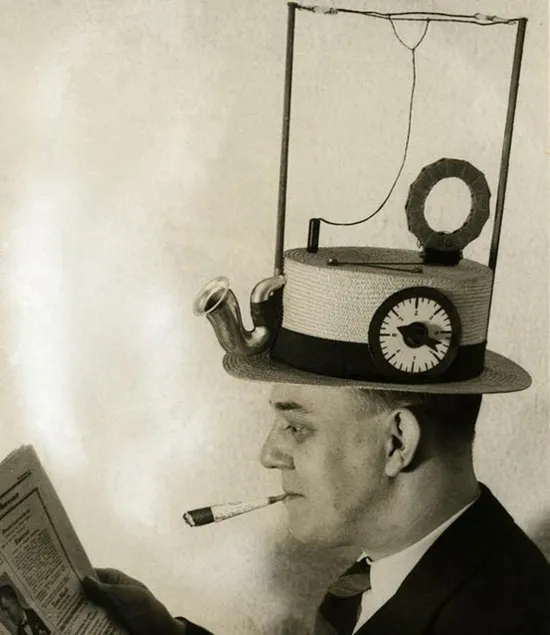 Mũ gắn radio ở Mỹ năm 1931.