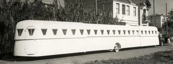 Xe lưu động siêu dài do một kỹ sư người Pháp sáng chế năm 1934.