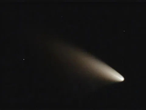 Tới năm 2013, độ sáng của Pan-STARRS tăng hàng triệu lần. Nó đã tới sát mặt trời nhưng không tan vỡ như những sao chổi khác. Đây là ảnh cận cảnh sao chổi phía trên thành phố Buenos Aires, Argentina vào ngày 3/3.