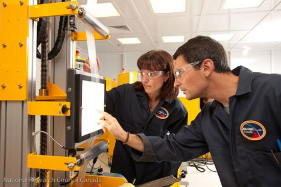 Hai nhà khoa học của Hội đồng Nghiên cứu quốc gia Canada.