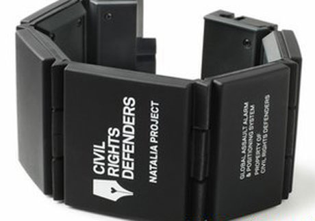 Vòng tay thông minh của tổ chức Những người Bảo vệ quyền dân sự.