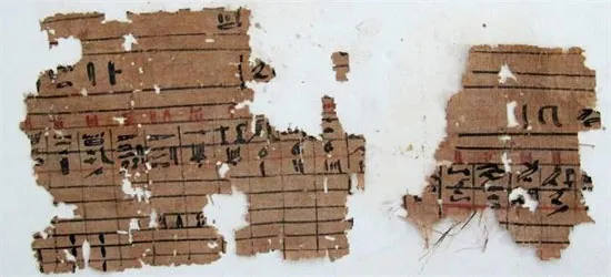 Văn tự cổ bằng giấy cói từ thời Pharaon Kheops mới được phát hiện.