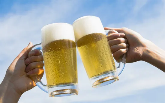 Não nam giới tiết ra nhiều dopamine hơn nhờ tác dụng của vị bia.