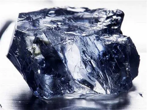 Petra Diamonds phát hiện ra viên kim cương xanh 25,5 carat tại vùng mỏ Cullinan.