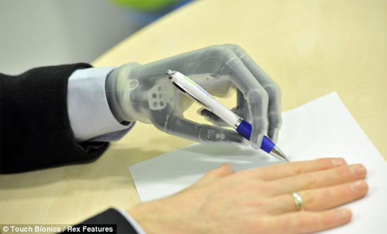 Có thể điều khiển i-limb ultra từ smartphone.