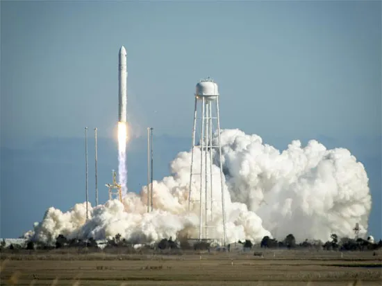 Tên lửa Antares rời bệ phóng ở đảo Wallops, bang Virginia (Mỹ).