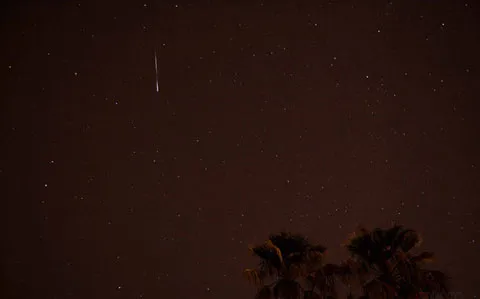 Cảnh tượng sao băng được nhiếp ảnh gia chụp tại Tucson, Arizona.