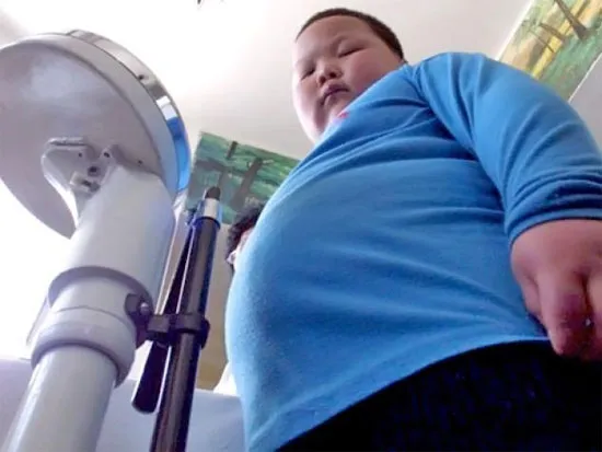 Bát, đĩa ăn nhỏ có thể giúp trẻ tránh bệnh béo phì