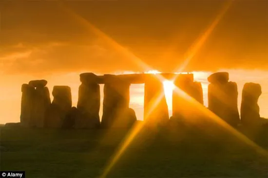 Công trình nổi tiếng Stonehenge thuộc hạt Wiltshire, nước Anh.