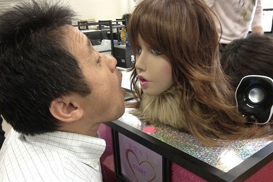 Nhật Bản phát triển robot giúp phát hiện hôi miệng, hôi chân