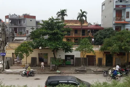4 gian ki-ốt của gia đình ông Lê Văn Mạt bị lốc thổi bay mái xi măng.