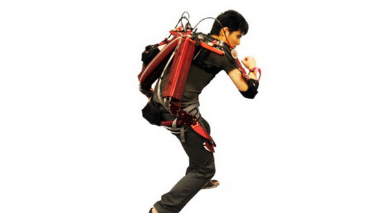 Bộ Muscle Suit của các chuyên gia đại học Tokyo.