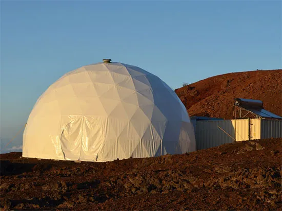 “Ngôi nhà” hình vòm của các "phi hành gia" trong dự án nằm trên độ cao 2.438m ở núi lửa Mauna Loa ở Hawaii.