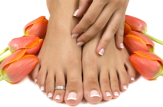 Cư dân Karo Batak thích phụ nữ chân to bởi vì nó biểu đạt sức mạnh và khả năng làm việc trên cánh đồng.