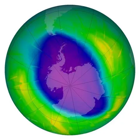 Vùng màu xanh dương là vết thủng tầng ozone
