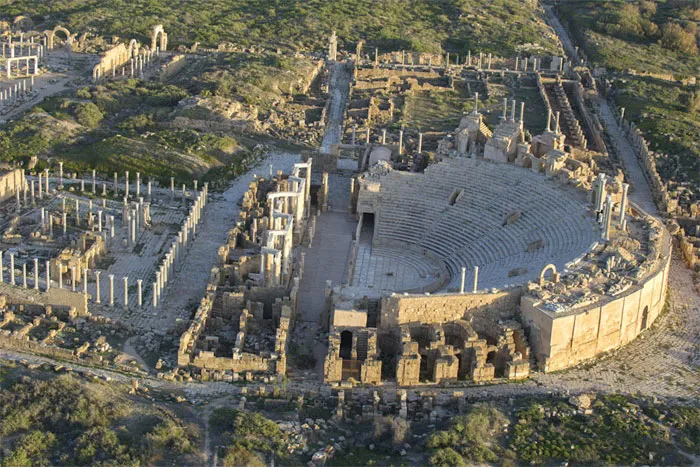 Tàn tích của nhà hát ở thành phố Leptis Magna.