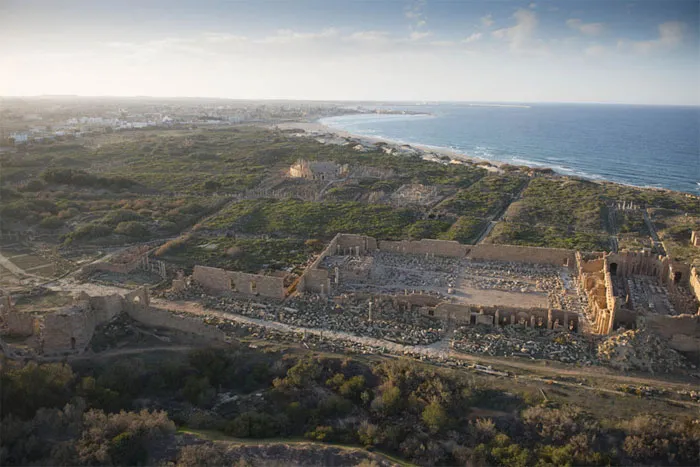Tàn tích của Severan Forum Basilica ở Leptis Magna.