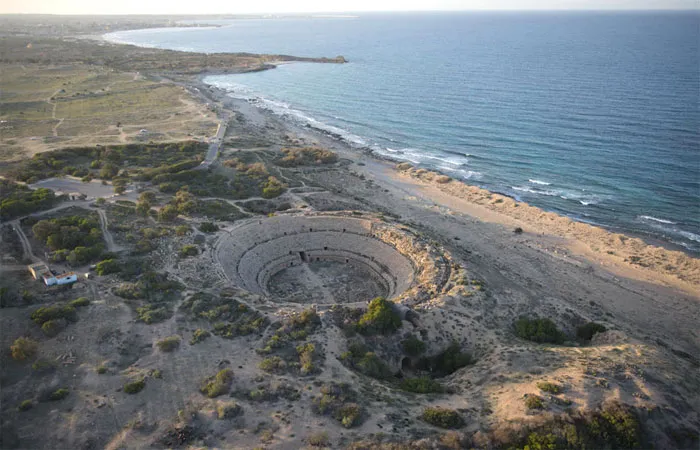 Nhà hát vòng tròn (Amphitheater) của Leptis Magna, một mỏ đá cũ, được chuyển đổi thành một đấu trường.