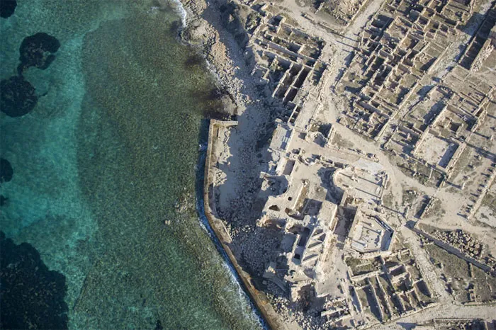 Tàn tích ở Sabratha nhìn từ trên cao.