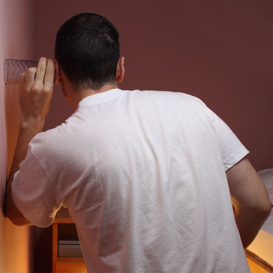 Trò chuyện xuyên tường