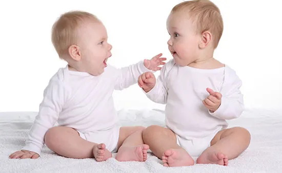 Trẻ bập bẹ là đang học cách chuyển âm