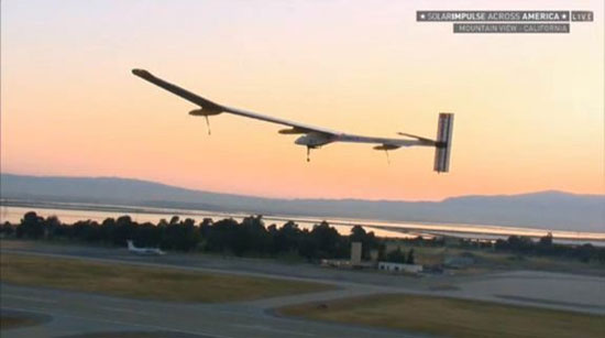 Máy bay Solar Impulse cất cánh tại thành phố Washington hôm 6/7.