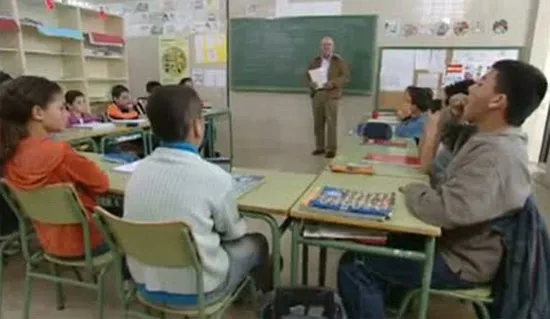 Mọi học sinh tiểu học cư trú trên hòn đảo La Gomera đều phải học ngôn ngữ huýt sáo cổ xưa Silbo.