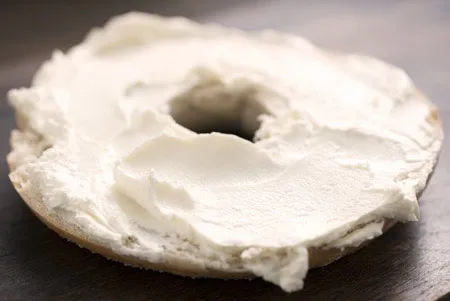 Hiện mỗi tuần bé Taylor "ngốn" tới 1kg pho mát kem và đặc biệt thích ăn kèm nó với bánh quy giòn.