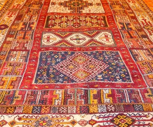 Kỹ thuật dệt thảm của người Berber chỉ truyền lại cho những người trong cùng một gia đình.