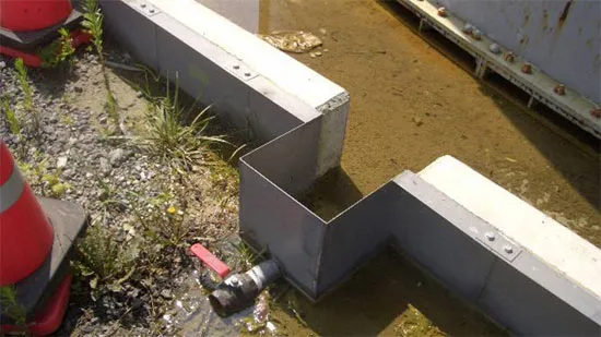 Nước bị nhiễm xạ bị rò rỉ. Tepco cho biết nước nhiễm xạ chưa ra đến biển