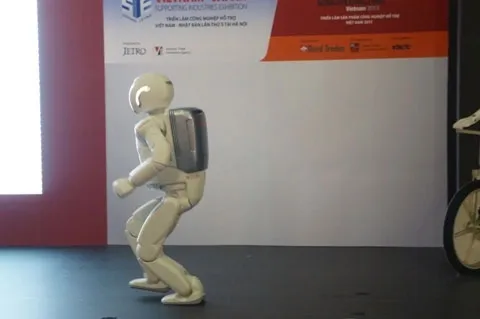 Robot ASIMO tới từ Honda