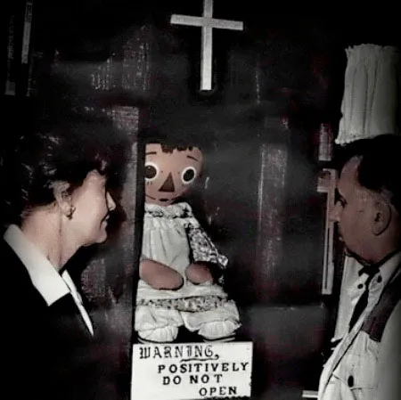 Cô chủ của Annabelle sau đó đã trao tặng lại con búp bê cho bảo tàng Occult tại Connecticut