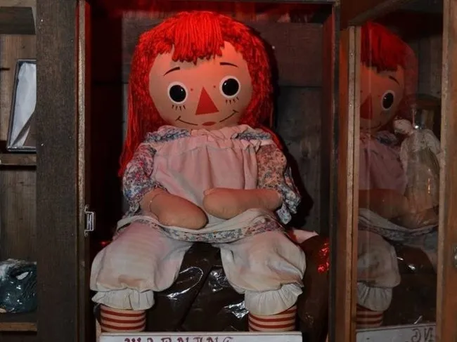 Búp bê ma ám Annabelle