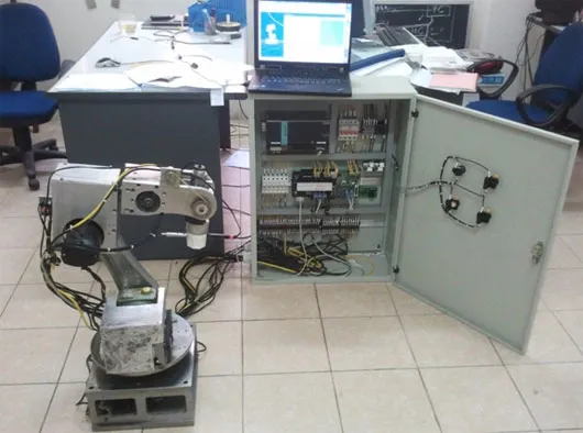 Tay máy eRobot đang sử dụng que hàn