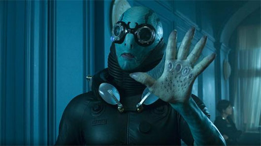 Nhân vật Abe Sapien trong loạt phim Hellboy có thể “nhìn” bằng tay