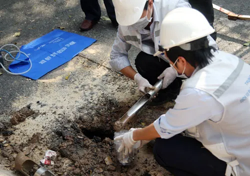 Cơ quan chức năng cho rằng hố phun lửa do khí mêtan tích tụ