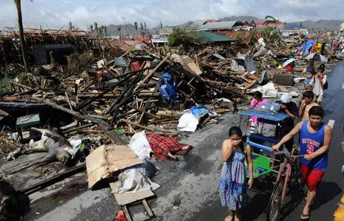 Tacloban là thủ phủ của tỉnh đảo Leyte, một trong những đảo hứng bão đầu tiên khi Haiyan đổ bộ vào Philippines hôm 8/11 với sức gió hơn 300km/h.