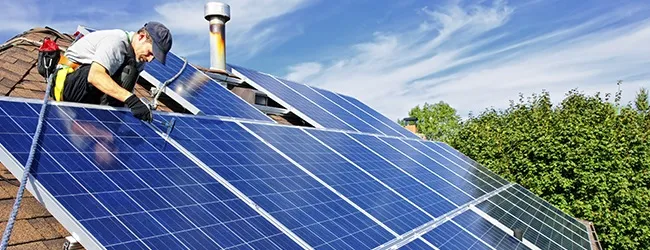 Loại bỏ tất cả các vật cản ngăn chặn ánh sáng mặt trời chiếu tới các tấm pin mặt trời.