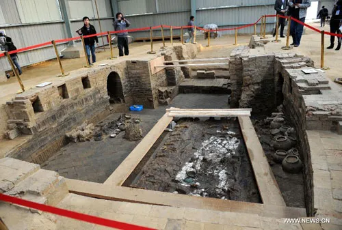 Các chuyên gia cho biết, so với các vị vua khác, lăng mộ của Dương Quảng nhỏ hơn, với kích thước khoảng 20m2 vua.